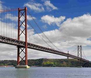 Ponte 25 de abril  Vincci Baixa Lisboa